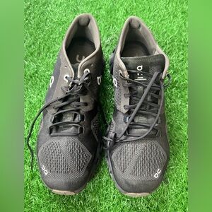 On Running Women’s Black Athletic Shoes‎ Size 9